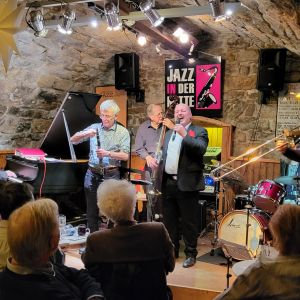 Jazzclub-Biergarten: Tante Friedas Jazzkränzchen